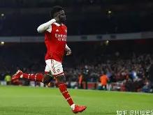 德布劳内被队友戴帽-安博娱乐入口