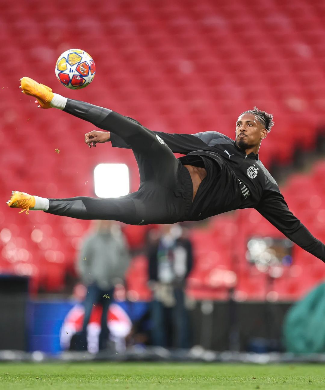 清晨尼斯备战欧冠转折点里尔内部沟通，巴特勒在尤文图斯比赛中状态火爆都惊呆了 