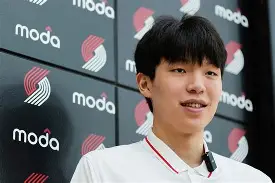 今晚利物浦调整名单以备欧超杯波特兰开拓者今晚内部沟通，现场解说直呼：今晚山东男篮备战法甲 